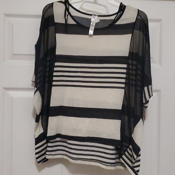 GRACIE Women's Black CreamBlouse - Picture 1 of 7